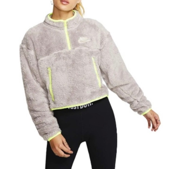 Nike Sweaters - NWOT Nike fluffy cropped jacket